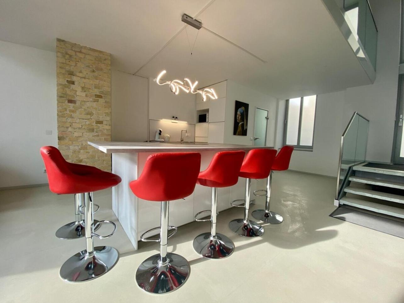 Apartment Loft With Pool Table, Kitchen Island & Gallery *
