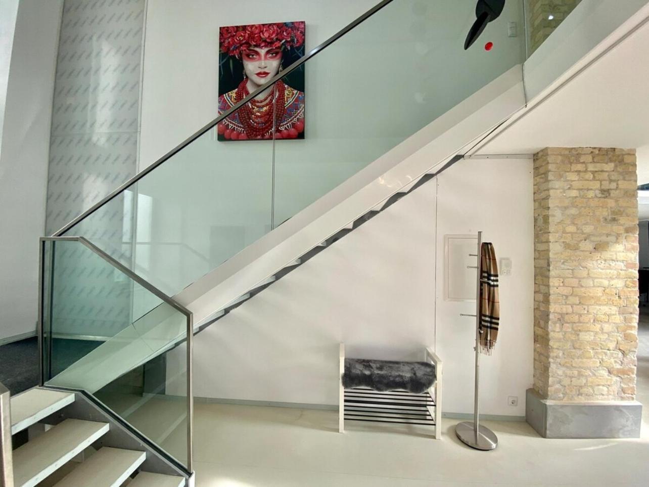 Apartment Loft With Pool Table, Kitchen Island & Gallery *